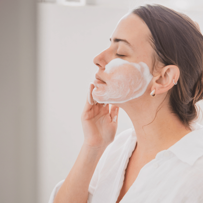 Well Aging, Espuma de Limpeza para Pele Madura com Ácido Hialurônico